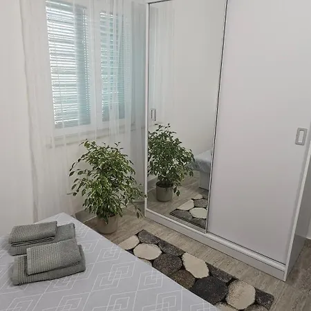Sea Pearls Apartment *