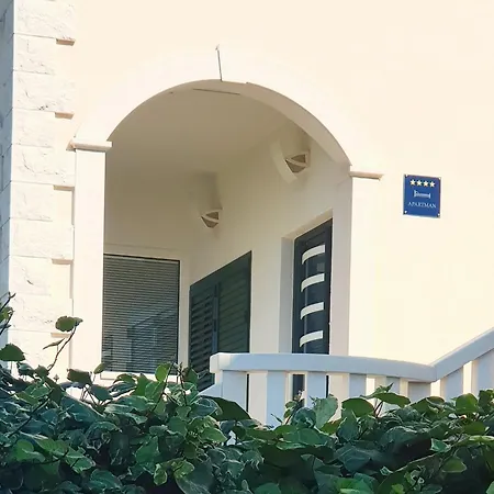 Sea Pearls Apartman Supetar